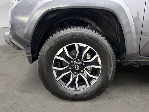 Used 2022 Toyota Tacoma TRD Sport w/ Technology Package AWD/4WD image 9