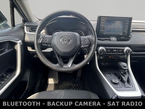 Used 2020 Toyota RAV4 LE AWD/4WD image 8