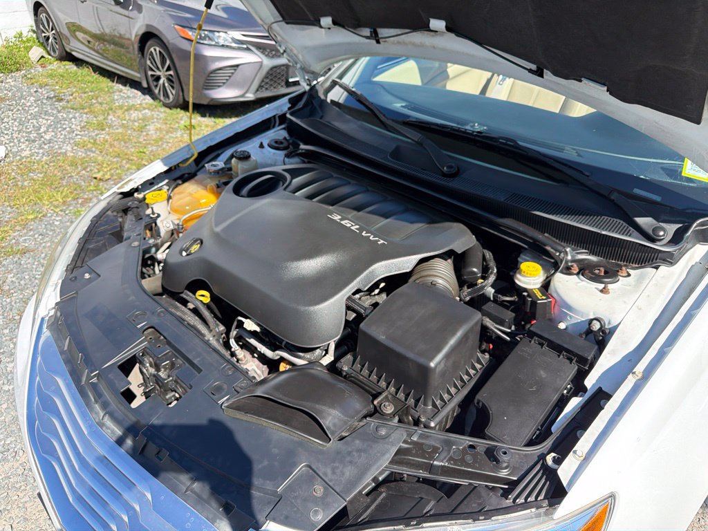 Used 2013 Chrysler 200 Limited FWD image 31