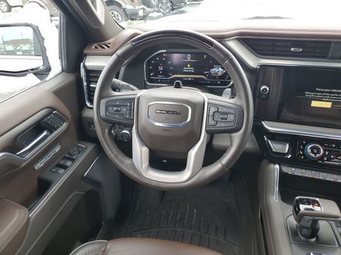 Used 2025 GMC Sierra 1500 Denali image 9