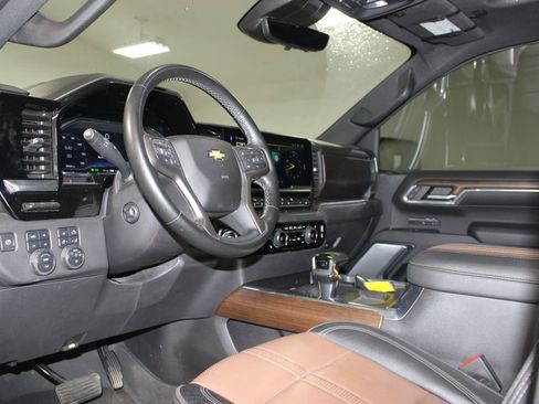 Used 2023 Chevrolet Silverado 1500 High Country w/ High Country Premium Package AWD/4WD image 19