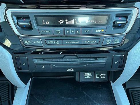 Used 2020 Honda Pilot Touring image 34