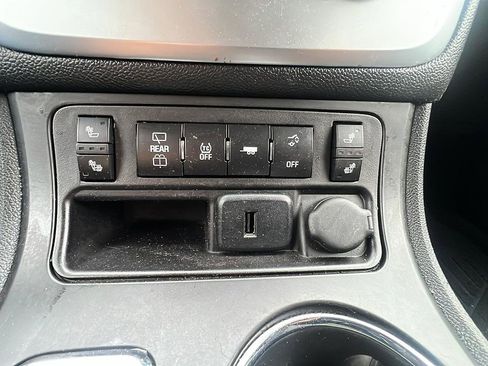 Used 2015 GMC Acadia SLE AWD/4WD image 16