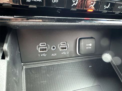 New 2025 Jeep Grand Cherokee Laredo w/ Luxury Tech Group I image 25