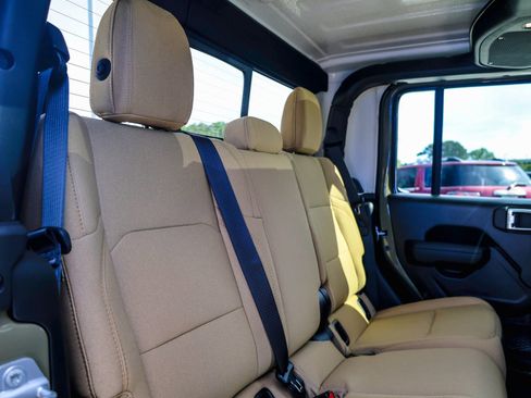 New 2026 Jeep Gladiator Sport image 10