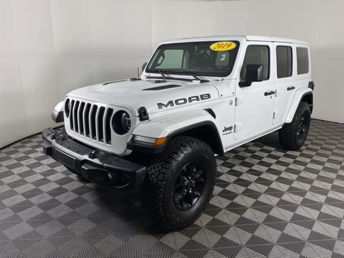 Used 2019 Jeep Wrangler Unlimited Sahara w/ Quick Order Package 24M Moab AWD/4WD image 11