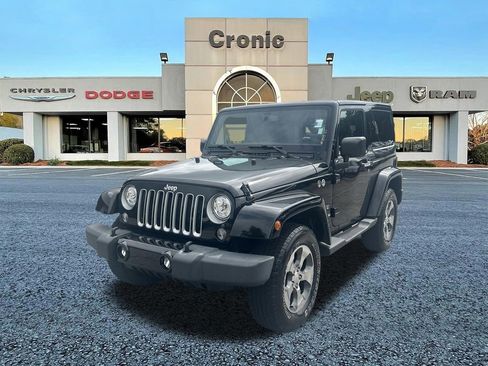 Used 2018 Jeep Wrangler Sahara w/ Connectivity Group AWD/4WD image 7