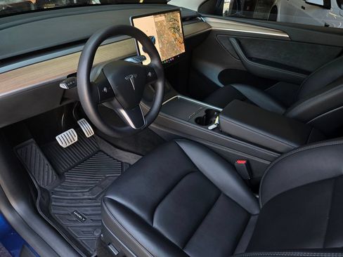 Used 2023 Tesla Model Y Performance AWD/4WD image 10