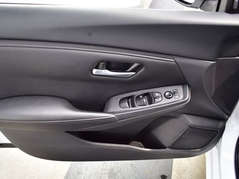 Used 2025 Nissan Sentra SV FWD image 16