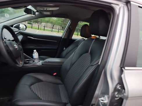 Used 2023 Toyota Camry SE image 6