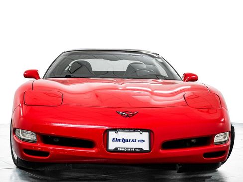 Used 2000 Chevrolet Corvette Coupe RWD image 3