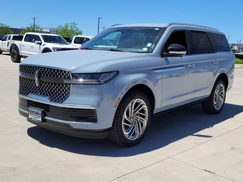 New 2026 Lincoln Navigator Reserve AWD/4WD image 4