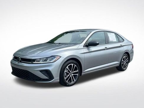 Used 2024 Volkswagen Jetta SE FWD image 3