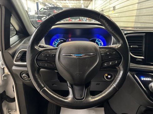 Used 2021 Chrysler Pacifica Touring-L w/ S Appearance Package FWD image 15