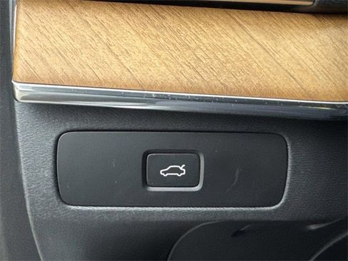 Used 2024 Volvo XC90 B6 Plus w/ Protection Package Premier image 27