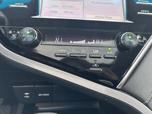 Used 2018 Toyota Camry XSE image 21