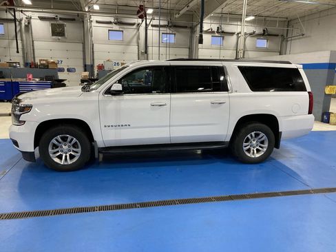Used 2018 Chevrolet Suburban LT image 4