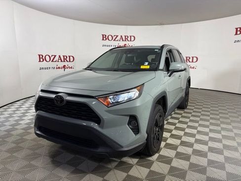 Used 2021 Toyota RAV4 XLE w/ Convenience Package FWD image 4