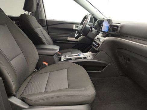 Used 2022 Ford Explorer XLT AWD/4WD image 21