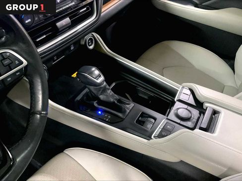 Used 2024 Toyota Grand Highlander Limited image 17