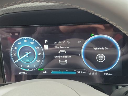 Used 2025 Hyundai Elantra SEL FWD image 13