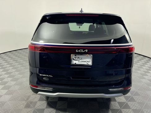 Used 2024 Kia Carnival LX FWD image 4