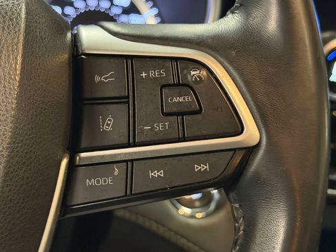 Used 2023 Toyota Highlander XSE AWD/4WD image 35
