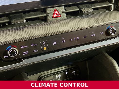 Used 2023 Kia Sportage SX image 11