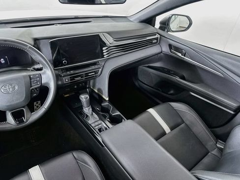 Used 2025 Toyota Camry SE FWD image 27