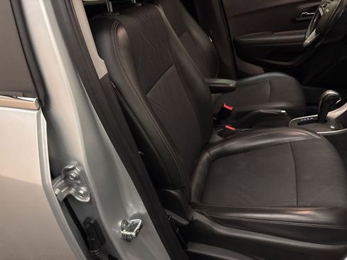 Used 2018 Chevrolet Trax LT w/ LT Convenience Package image 26