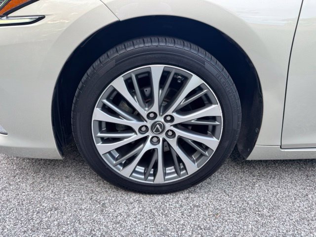 Used 2020 Lexus ES 350 w/ Premium Package FWD image 2
