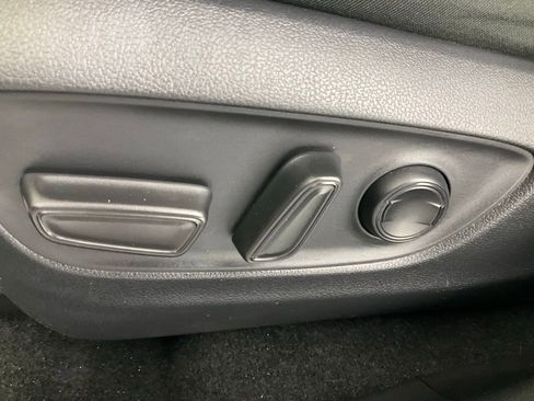 Used 2023 Toyota RAV4 SE image 23