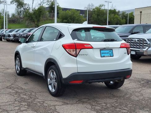 Used 2017 Honda HR-V LX image 3