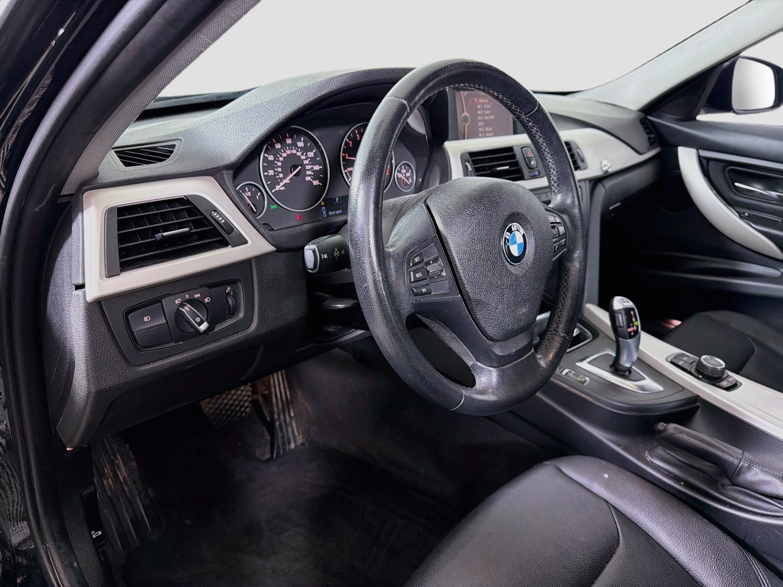 Used 2014 BMW 320i Sedan RWD image 10