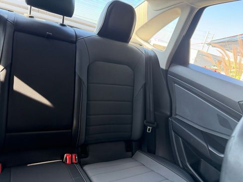 Used 2025 Volkswagen Jetta SE image 36