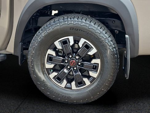 Used 2024 Nissan Frontier PRO-4X w/ Pro Convenience Package AWD/4WD image 8