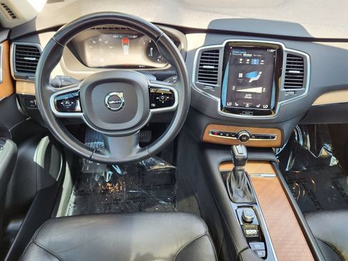 Used 2021 Volvo XC90 T6 Momentum w/ Protection Package Premier AWD/4WD image 3
