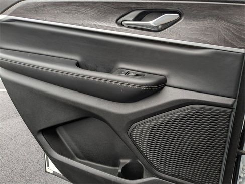 Used 2024 Jeep Grand Cherokee L Limited w/ Luxury Tech Group II image 26