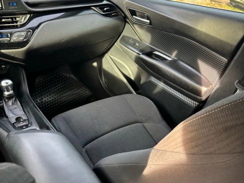 Used 2018 Toyota C-HR image 44