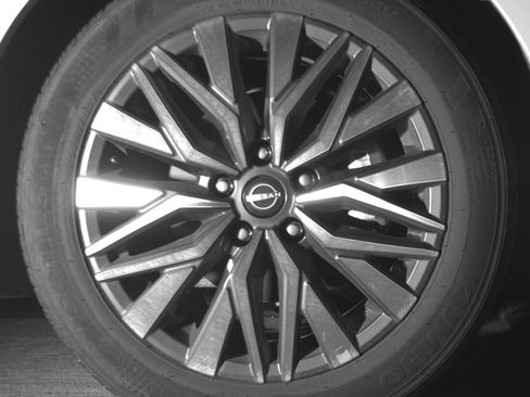 Used 2025 Nissan Altima 2.5 SV FWD image 13