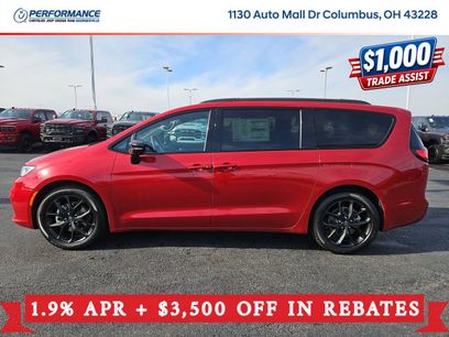 New 2026 Chrysler Pacifica Select