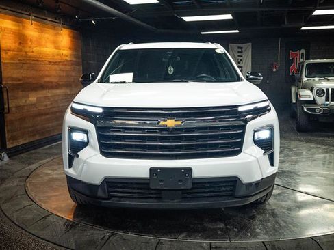 Used 2024 Chevrolet Traverse LT AWD/4WD image 4