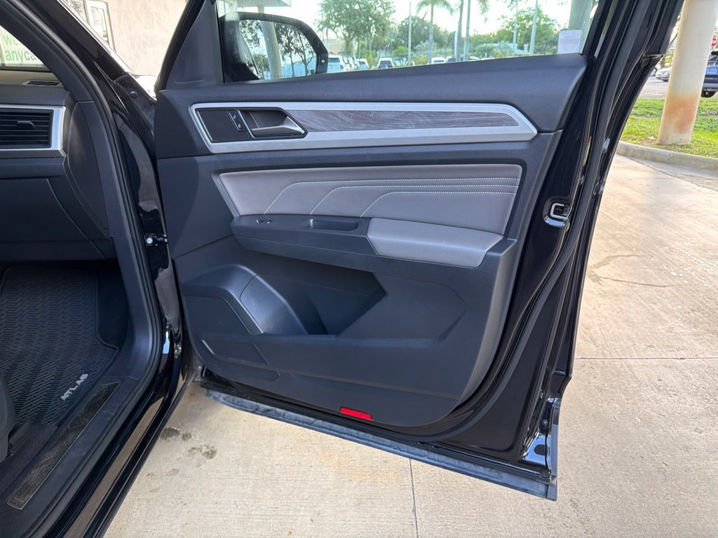 Used 2021 Volkswagen Atlas Cross Sport SE w/ Panoramic Sunroof Package FWD image 27