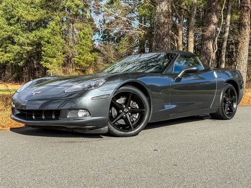 Used 2013 Chevrolet Corvette Convertible image 2
