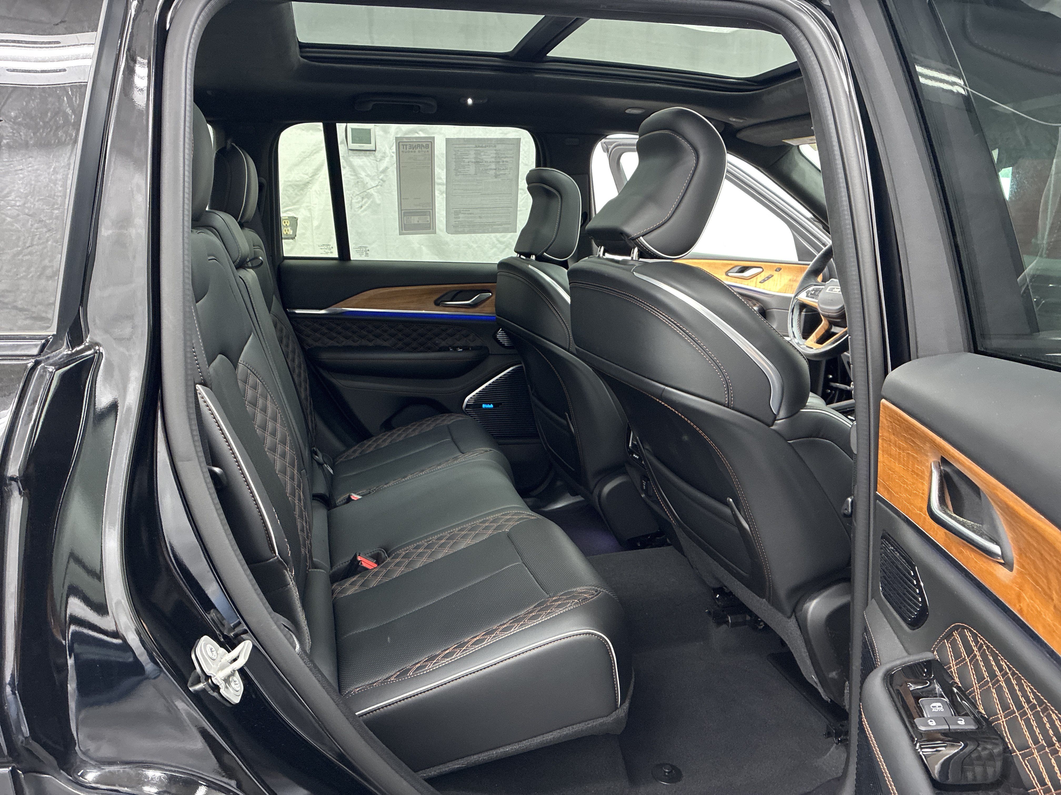 Certified 2024 Jeep Grand Cherokee Summit AWD/4WD image 11