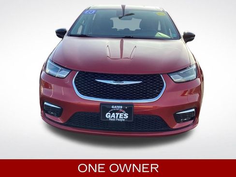 Used 2024 Chrysler Pacifica Touring-L image 3