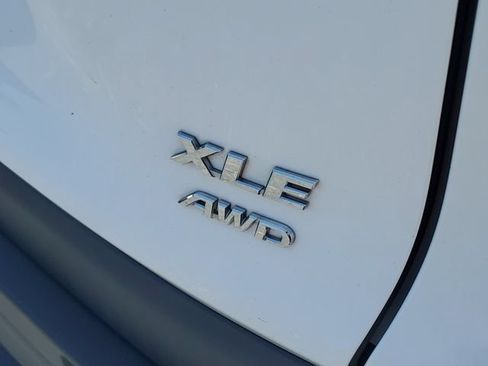 Used 2019 Toyota RAV4 XLE w/ Convenience Package AWD/4WD image 7
