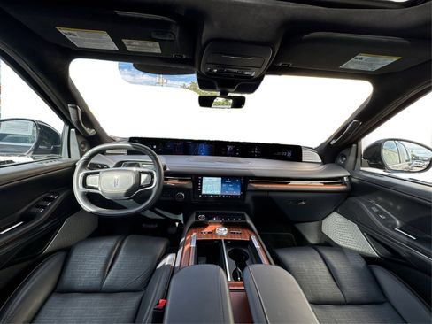 Used 2025 Lincoln Navigator Black Label image 24