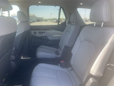 Used 2023 Honda Pilot Touring image 12
