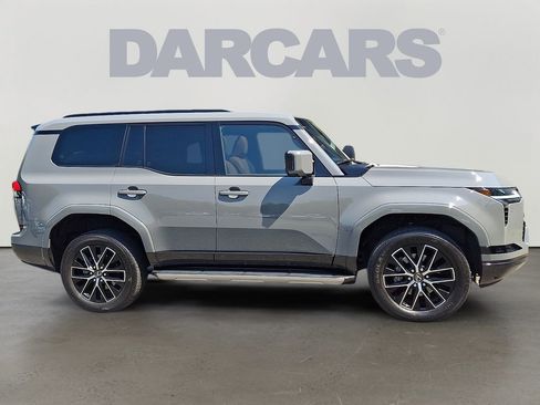 Used 2025 Lexus GX 550 w/ Accessory Package (2T) AWD/4WD image 7